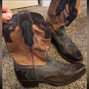 Senora “Jessi” paisley boots size 7.5 brand new never worn!